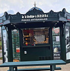 Le Kiosque à Pizzas outside