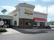 In-n-out Burger outside