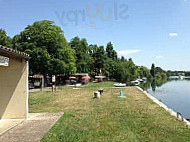 Les Quais De Taillebourg food