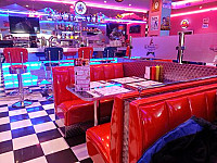 Memphis Coffee Lyon Venissieux inside