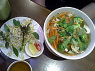 Ipho Restaurant & Noodle Bar food