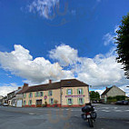 La Bonne Auberge outside