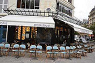 Le Café Saint-médard outside