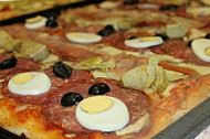 Pizza Al Volo food