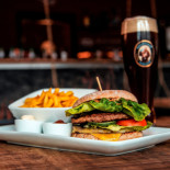 Luja Essen, Trinken, Feiern Cibo