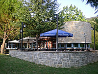 Camelot Pizzeria Foligno outside