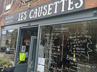 Les Causettes outside