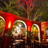 Mayan Pub Dentro