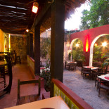Mayan Pub Dentro