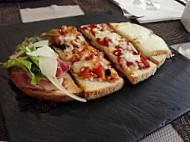 La Bruschetta food