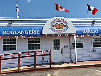 La Boulangerie Aucoin outside