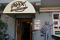 Max & Consorten outside