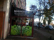 Le Marakkari outside