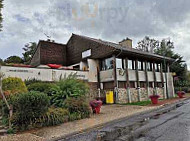 L'auberge Des Bois Noirs outside