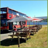 Snacking Bus Dentro