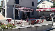 Le Bistrot De La Bièvre outside