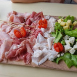 Saint-vout Cafe Oenotheque Fromagerie Et Produits Du Terroir food
