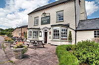 The Kilcot Inn outside