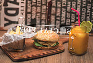 Socialite Burgers food