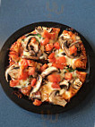 Round Table Pizza food