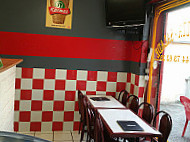 Casa Pizza inside