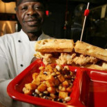 Lunchbox Eats Dentro