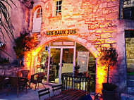 Les Baux Jus inside