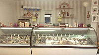 Gelateria La Deliziosa inside