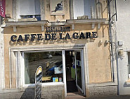 Café De La Gare outside