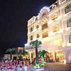 PhỐ ĐÔi Palace inside