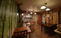 Caffi Wiwer Goch/red Squirrel Cafe inside