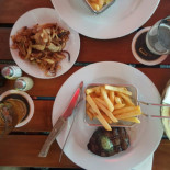 Steakhaus Pizzeria Angus Cibo