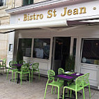 Le Bistro Saint Jean inside