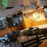 Nardi's Tavern Dentro