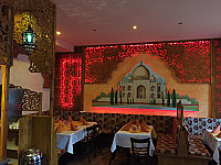 Taj Mahal Indisches Restaurant inside