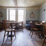Sally Lunn's Dentro
