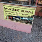 Olympia Grimma outside