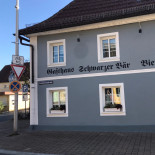 Schwarzer Bär Esterno