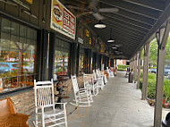 Cracker Barrel Old Country Store outside