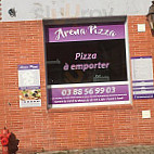 Arena Pizza outside