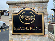 The Cheesecake Factory outside