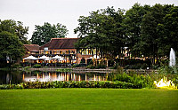 Silvermere Inn On The Lake outside