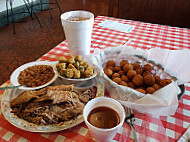 Speedy Lohr's Bbq food