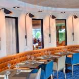 Wine Please Dentro