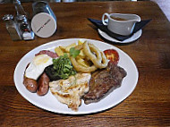 Dresser's Arms food