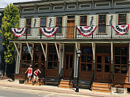 Grumpy's Saloon food