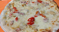 Pizza In Famiglia food