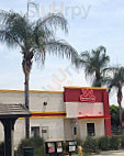 Wienerschnitzel outside