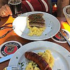 Munchen`s Kleinste Gaststatte food