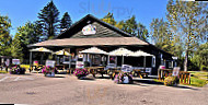 Sprinkles Ice Cream Shoppe outside